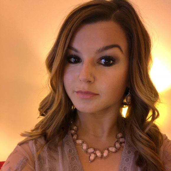 Meet your Posher, Jessica - Picture 2 of 4